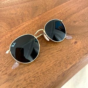 Ray-Ban round metal sunglasses in gold